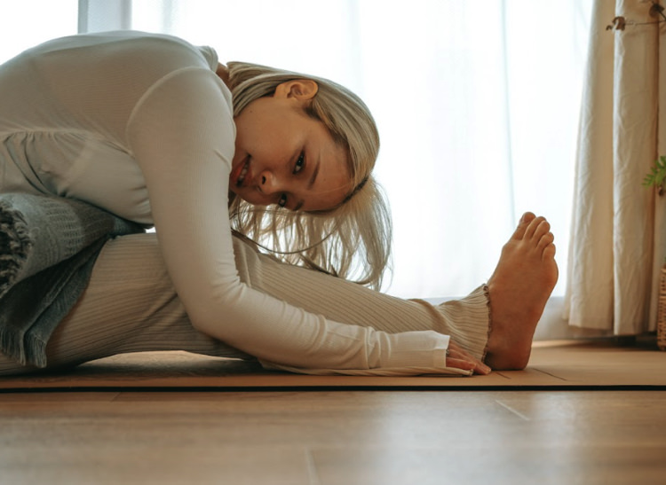 yoga 1 5 4 SNSで疲れる・損したくないのはなぜ?|ヨガ哲学が導く“比べすぎる心”の整え方