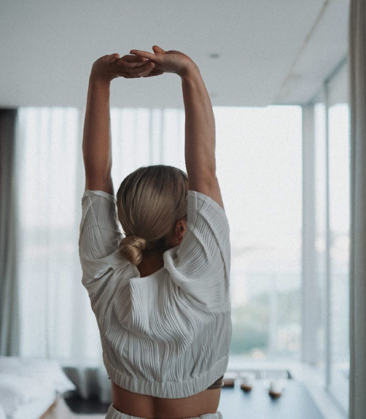 yoga 1 5 6 SNSで疲れる・損したくないのはなぜ?|ヨガ哲学が導く“比べすぎる心”の整え方