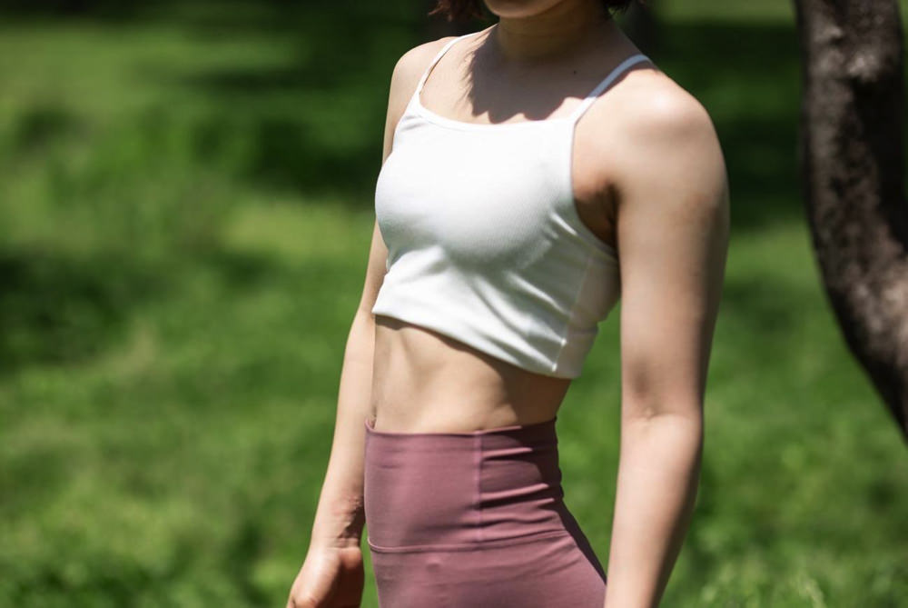 yoga eri 7 ヨガでお腹を引き締める 頑張らなくても変わる“内側から整う”習慣